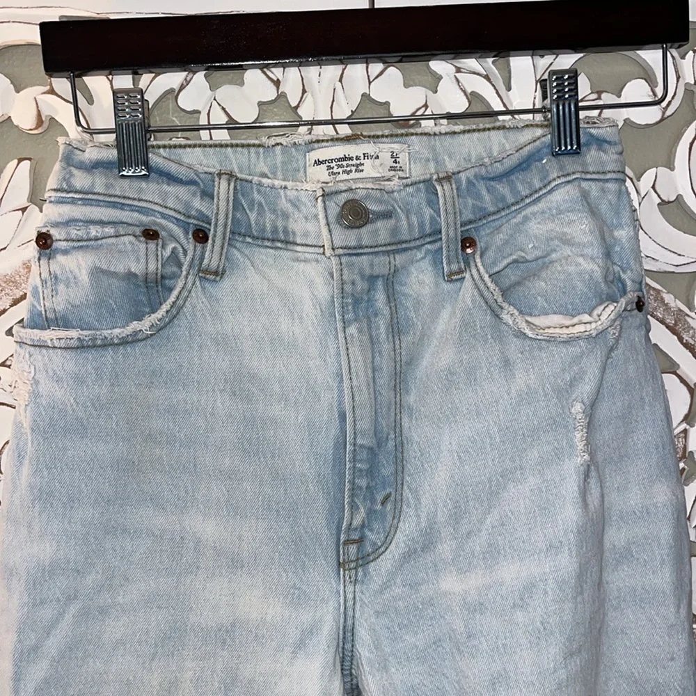 Abercrombie & Fitch Ultra High Rise 90s Straight Jeans 27/4R Destroy Distressed